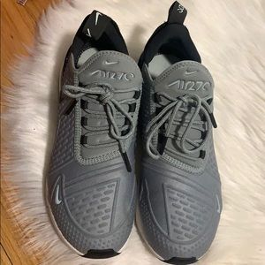 Size 6 Nike air max 270